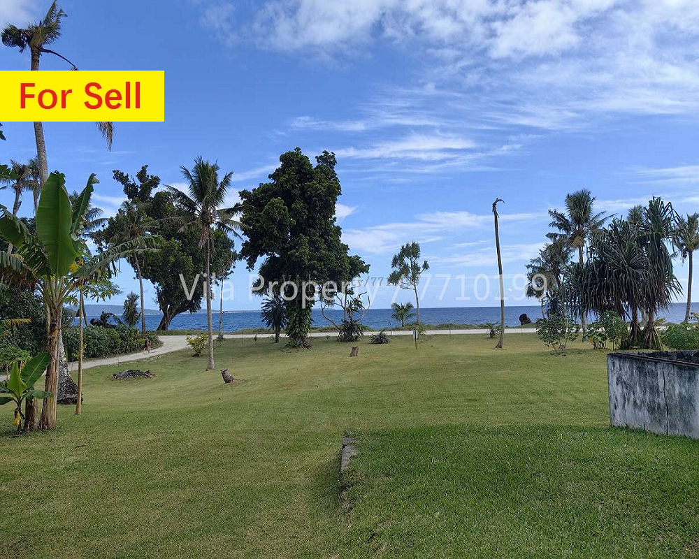 Stunning property with land at Blacksand Beach, photo 1 of 28
